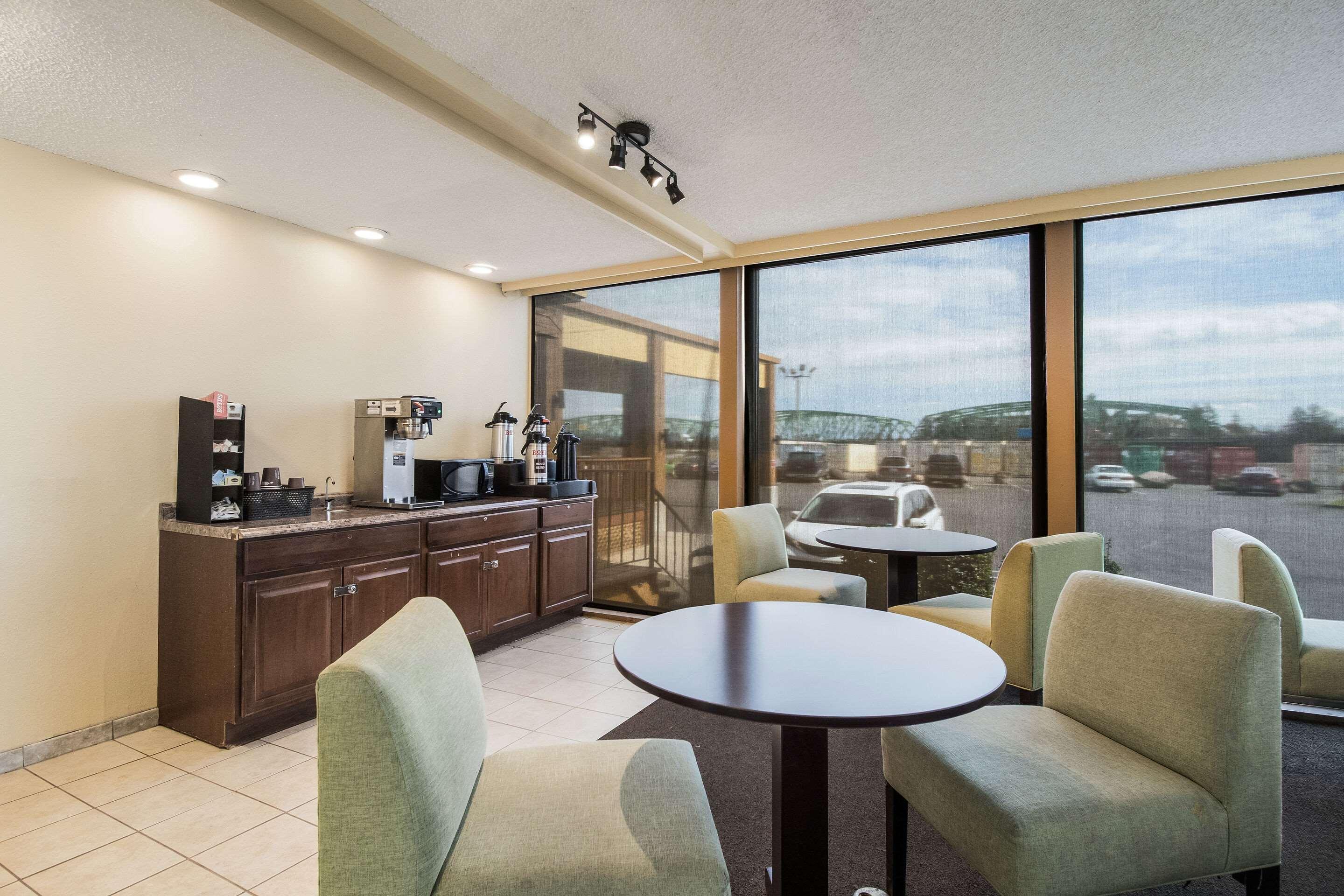 Rodeway Inn & Suites Portland - Jantzen Beach Eksteriør billede