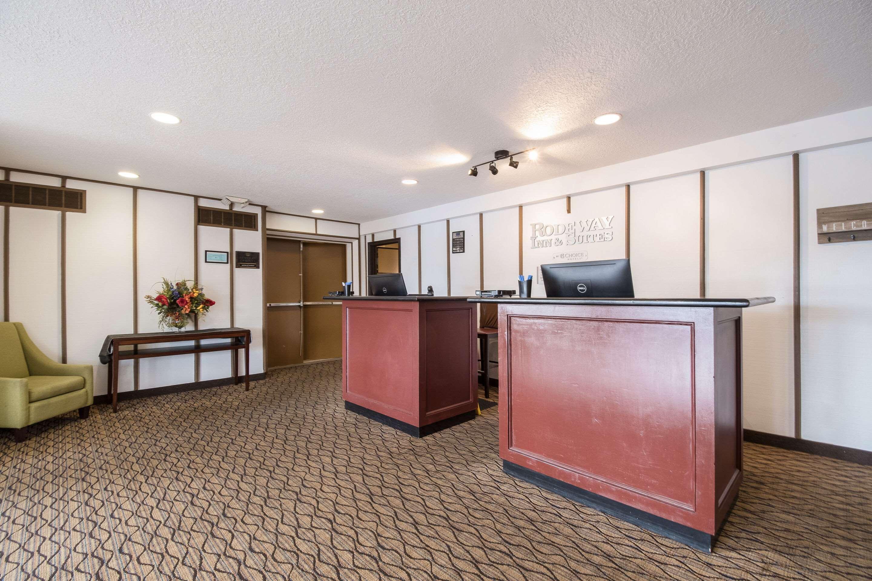 Rodeway Inn & Suites Portland - Jantzen Beach Eksteriør billede